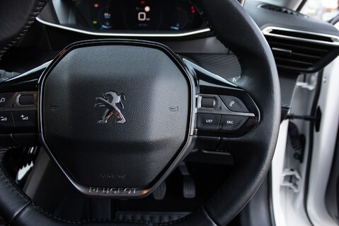 Peugeot 208 PURETECH ALLURE S/S 20