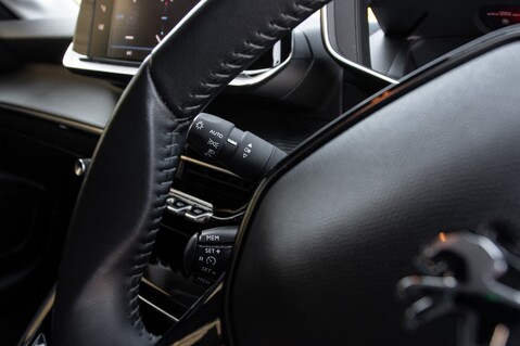 Peugeot 208 PURETECH ALLURE S/S 17