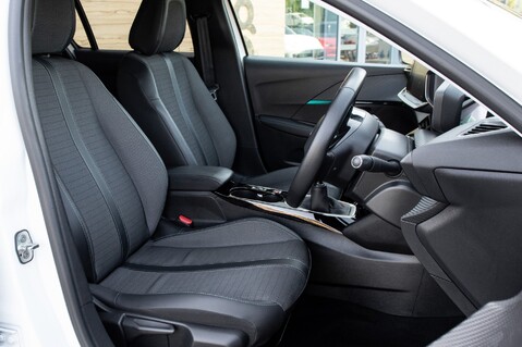 Peugeot 208 PURETECH ALLURE S/S 29