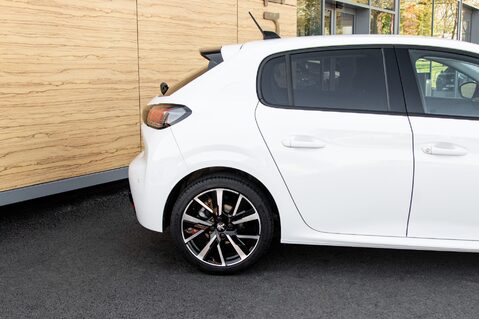 Peugeot 208 PURETECH ALLURE S/S 8