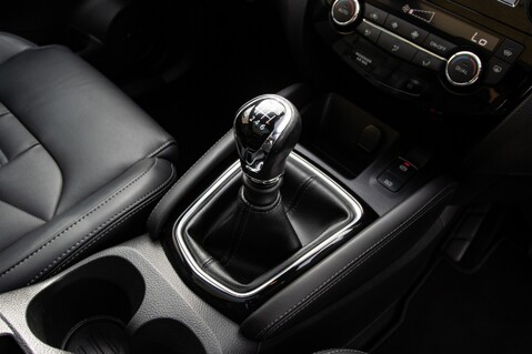 Nissan Qashqai DIG-T TEKNA PLUS 33