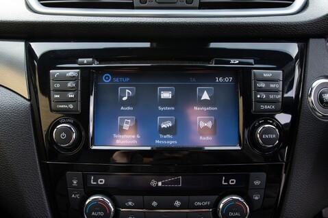 Nissan Qashqai DIG-T TEKNA PLUS 28