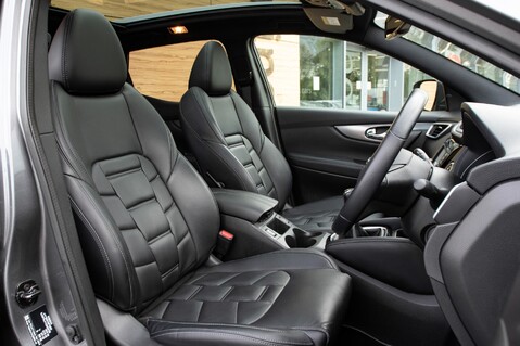 Nissan Qashqai DIG-T TEKNA PLUS 31
