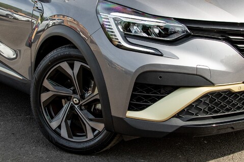 Renault Captur E-TECH ENGINEERED 2