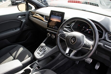 Renault Captur E-TECH ENGINEERED