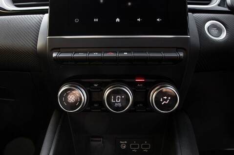 Renault Captur E-TECH ENGINEERED 36