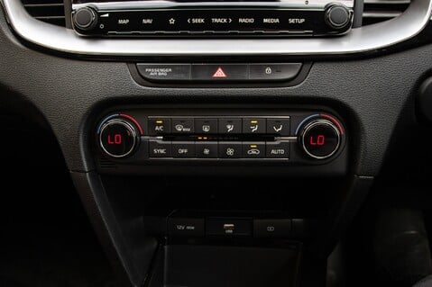 Kia Ceed CRDI 3 ISG 33