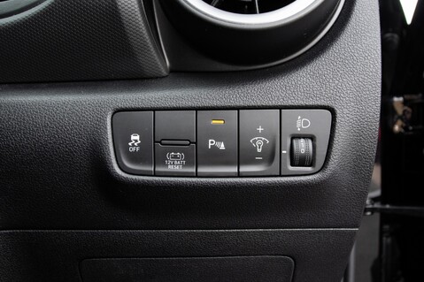 Hyundai KONA GDI PREMIUM 16