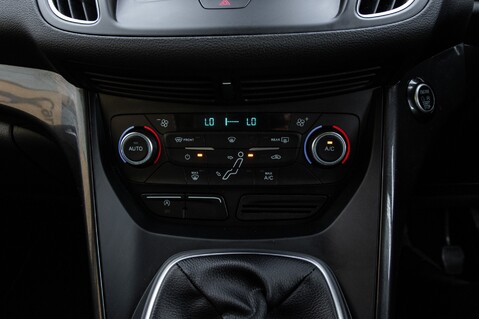 Ford C-Max TITANIUM 31