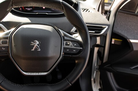 Peugeot 3008 BLUEHDI S/S ALLURE PREMIUM 19
