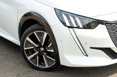 Peugeot 208 GT PREMIUM 2