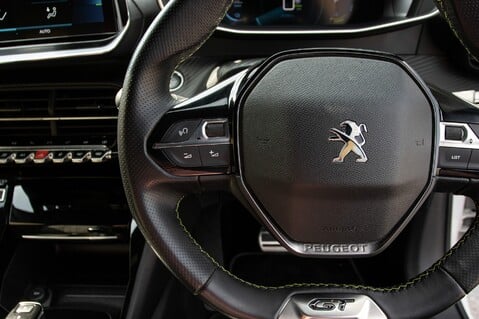 Peugeot 208 GT PREMIUM 19