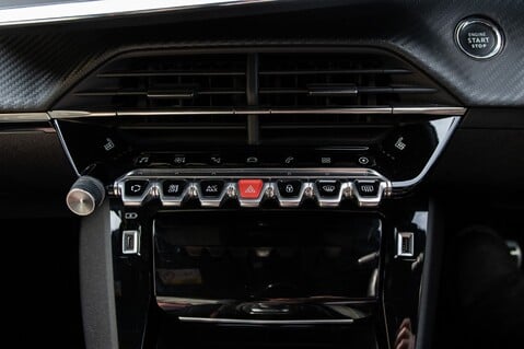 Peugeot 208 GT PREMIUM 33