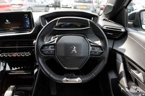 Peugeot 208 GT PREMIUM 21