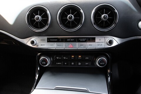 Kia Stinger GT-LINE ISG 33