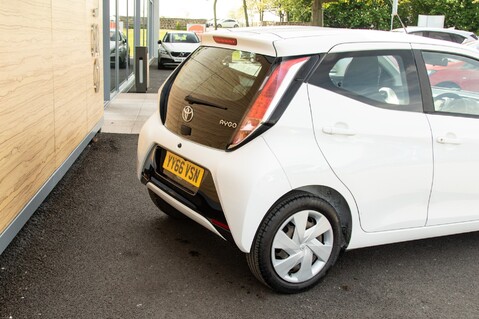 Toyota Aygo VVT-I X-PLAY X-SHIFT 9