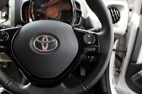 Toyota Aygo VVT-I X-PLAY X-SHIFT 20