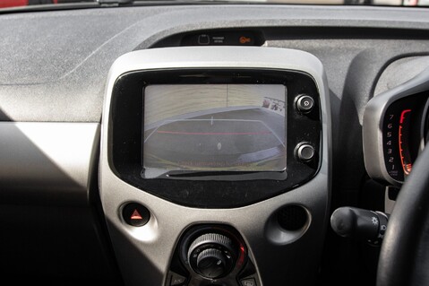 Toyota Aygo VVT-I X-PLAY X-SHIFT 28