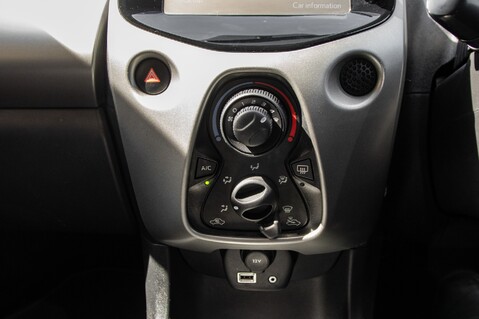Toyota Aygo VVT-I X-PLAY X-SHIFT 31