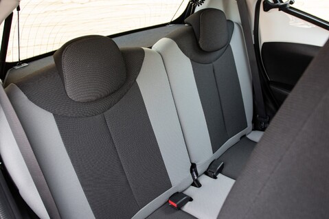 Toyota Aygo VVT-I X-PLAY X-SHIFT 32