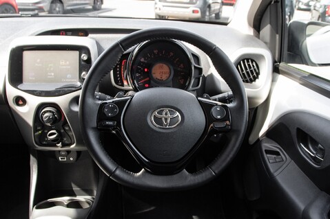Toyota Aygo VVT-I X-PLAY X-SHIFT 21