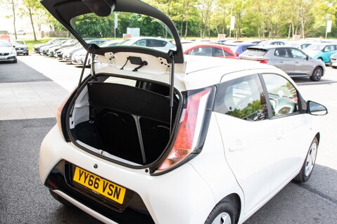 Toyota Aygo VVT-I X-PLAY X-SHIFT 33