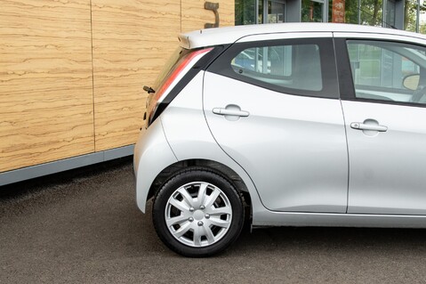 Toyota Aygo VVT-I X-PLAY 8