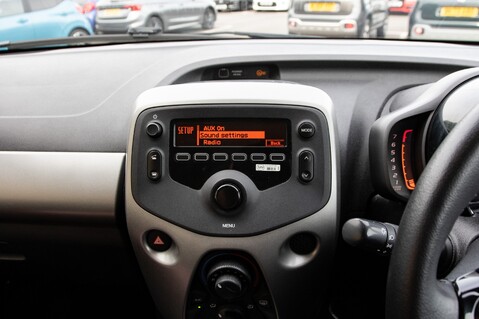 Toyota Aygo VVT-I X-PLAY 24