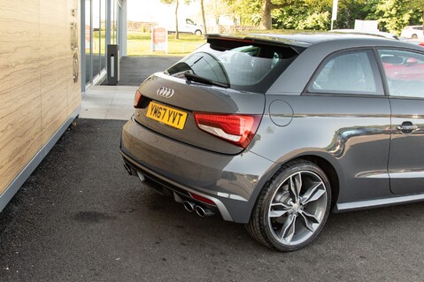 Audi A1 S1 QUATTRO 9