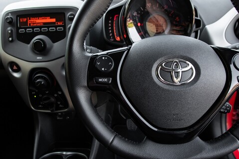 Toyota Aygo VVT-I X-PLAY 19