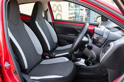 Toyota Aygo VVT-I X-PLAY 24