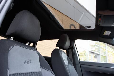 Volkswagen Polo R-LINE TSI 32