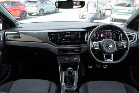 Volkswagen Polo R-LINE TSI 4