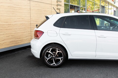 Volkswagen Polo R-LINE TSI 8