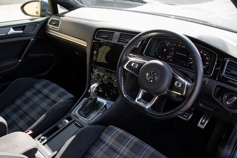 Volkswagen Golf GTE ADVANCE DSG 5