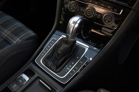 Volkswagen Golf GTE ADVANCE DSG 34