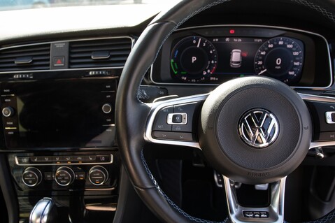 Volkswagen Golf GTE ADVANCE DSG 19