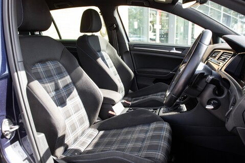 Volkswagen Golf GTE ADVANCE DSG 33