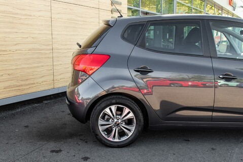Kia Venga 3 8