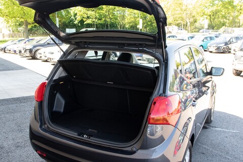 Kia Venga 3 32
