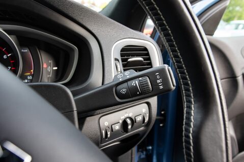 Volvo V40 T3 R-DESIGN 18