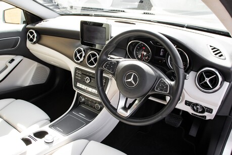 Mercedes-Benz GLA Class GLA 200 SE EXECUTIVE