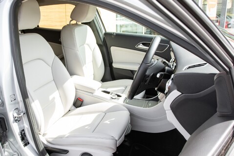 Mercedes-Benz GLA Class GLA 200 SE EXECUTIVE 28