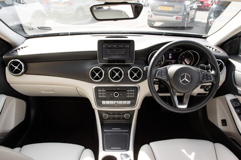 Mercedes-Benz GLA Class GLA 200 SE EXECUTIVE 4