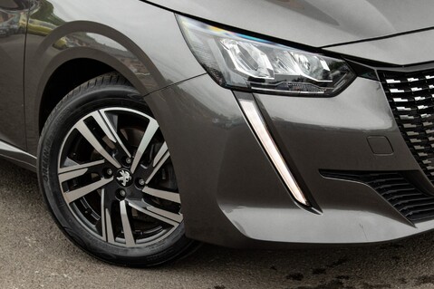 Peugeot 208 PURETECH ALLURE PREMIUM S/S 11