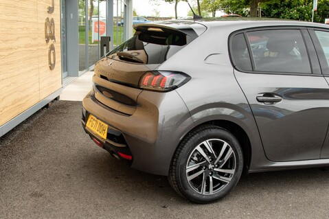 Peugeot 208 PURETECH ALLURE PREMIUM S/S 8