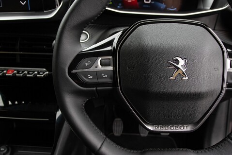 Peugeot 208 PURETECH ALLURE PREMIUM S/S 19