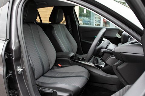 Peugeot 208 PURETECH ALLURE PREMIUM S/S 29