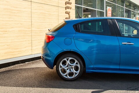 Alfa Romeo Giulietta JTDM-2 SPORT 7
