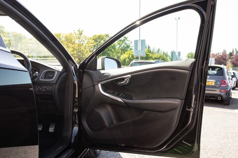 Volvo V40 T3 R-DESIGN PRO 14